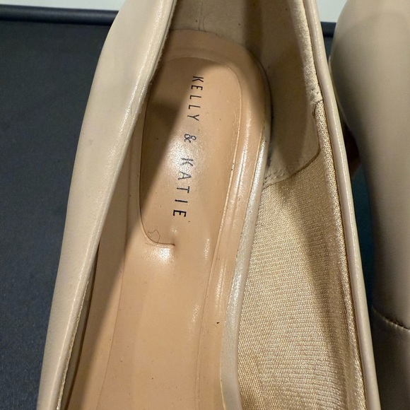 Kelly & Katie Cream Heels Neutral Officewear Party Minimalist Semi Formal - Picture 6 of 7